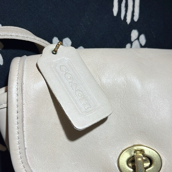 EUC Coach crossbody purse. Cream color - Picture 8 of 12